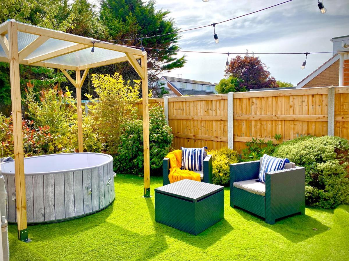 Remarkable 3-Bed Hot Tub House In Blackpool Exterior foto