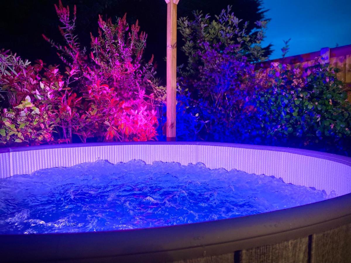 Remarkable 3-Bed Hot Tub House In Blackpool Exterior foto